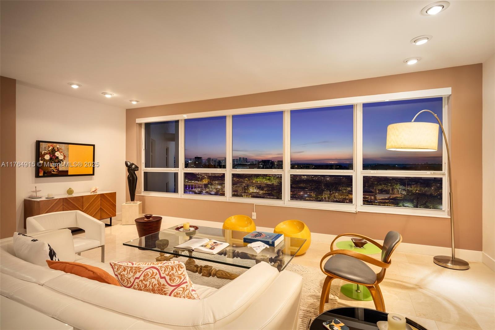 THE EXECUTIVE CONDO - Residential