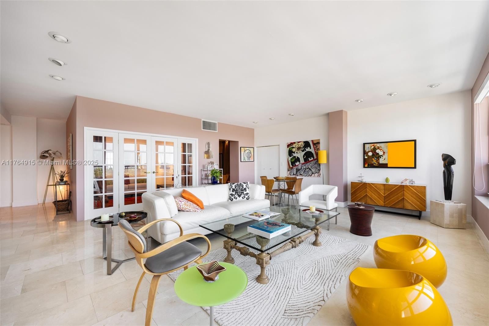 4925 Collins Ave 8G