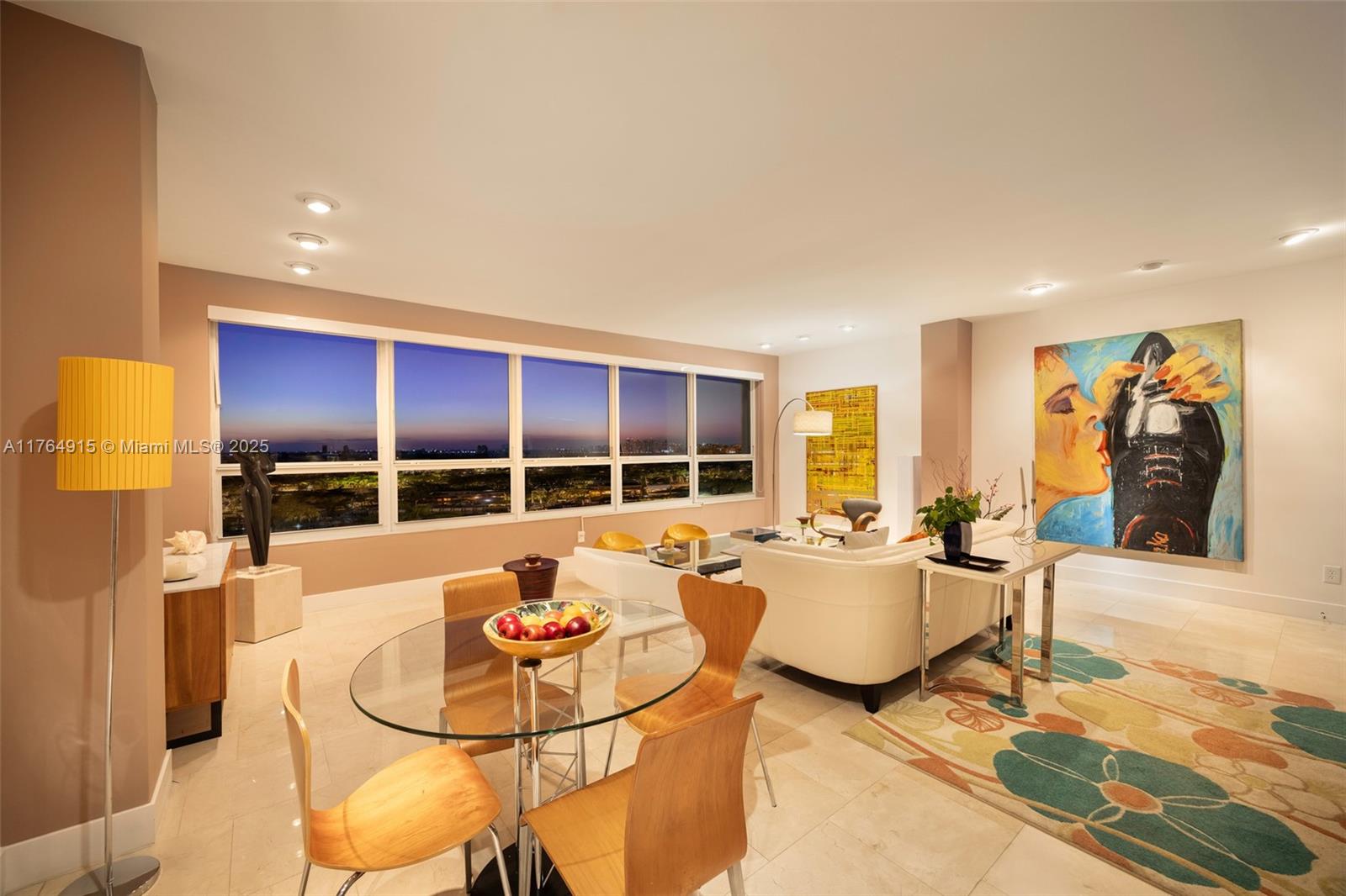 THE EXECUTIVE CONDO - Residential