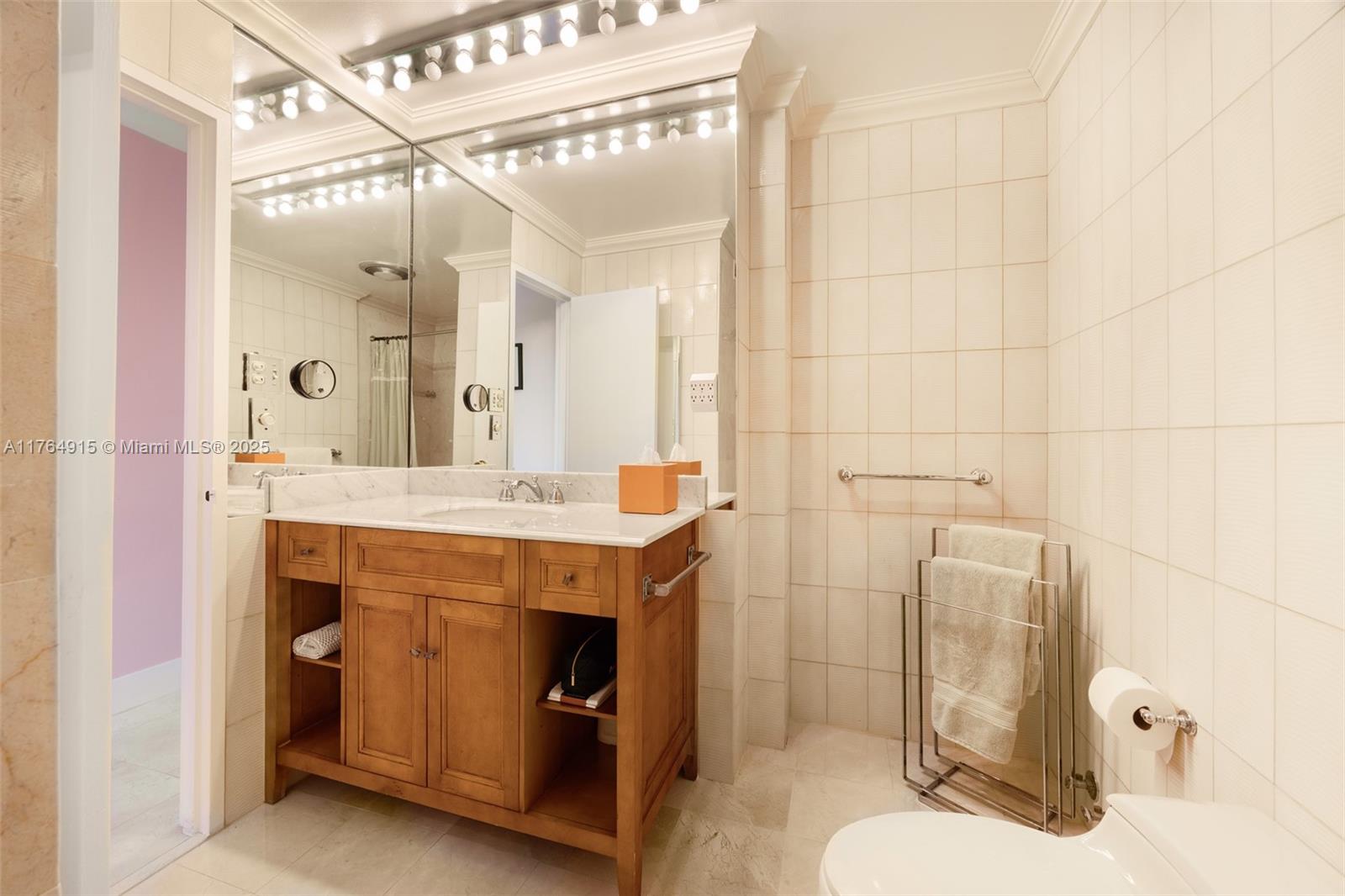 THE EXECUTIVE CONDO - Residential