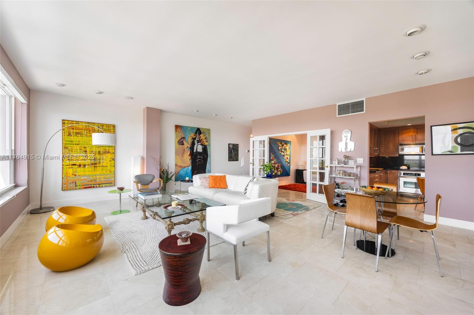 4925 Collins Ave 8G