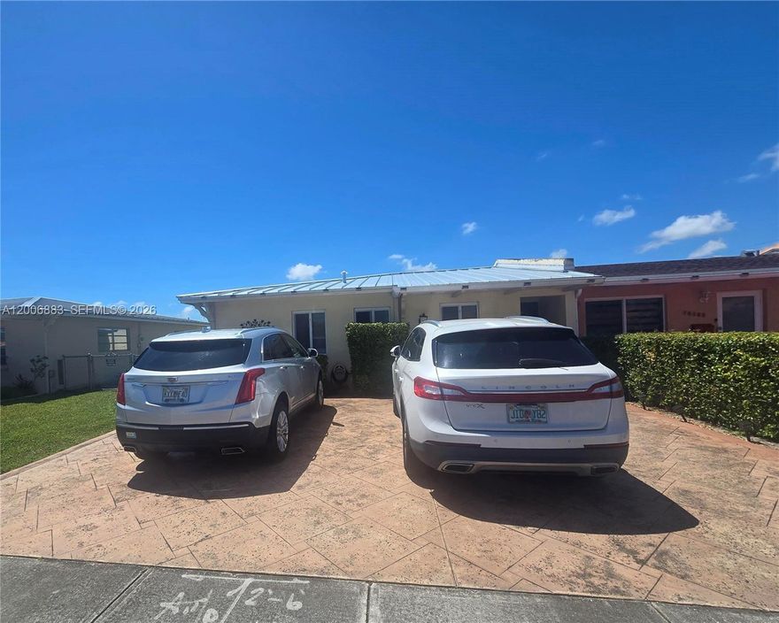 Great opportunity to buy a house at a reasonable price. Corner advantage 3/2 Twin Home in a very good Westchester neighborhood. Impact windows, updated appliances including washer dryer, kitchen with granite countertops and wooden cabinets, tiled floors. Quality metal roof, Make it possible.