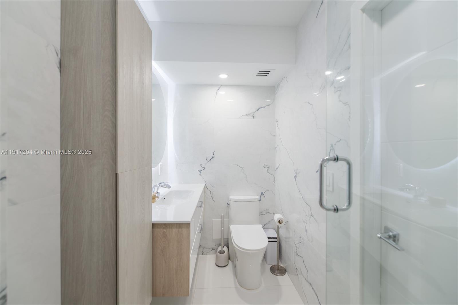 HEMISPHERES CONDO - Residential Lease