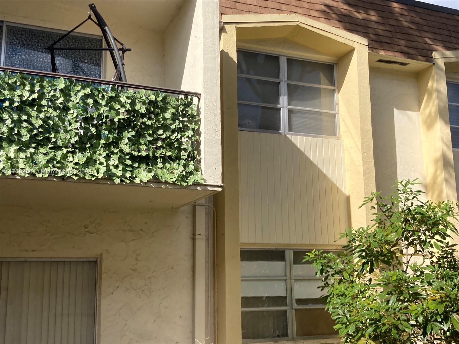 LAKEWOOD VILLAS CONDO - Residential