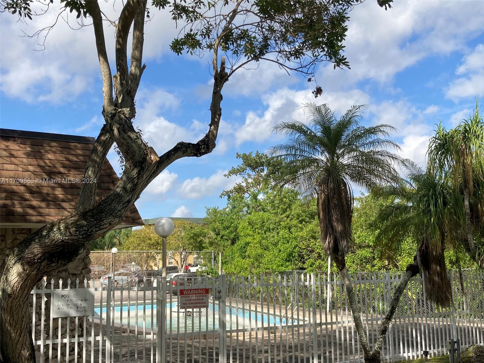LAKEWOOD VILLAS CONDO - Residential