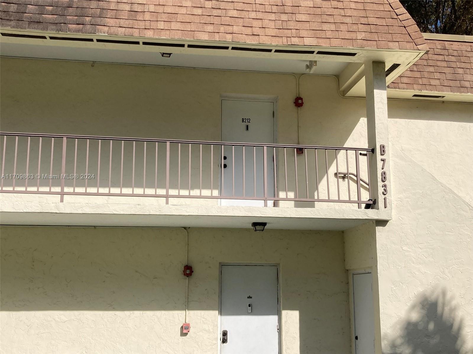 LAKEWOOD VILLAS CONDO - Residential
