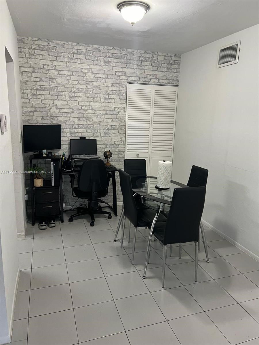 LAKEWOOD VILLAS CONDO - Residential
