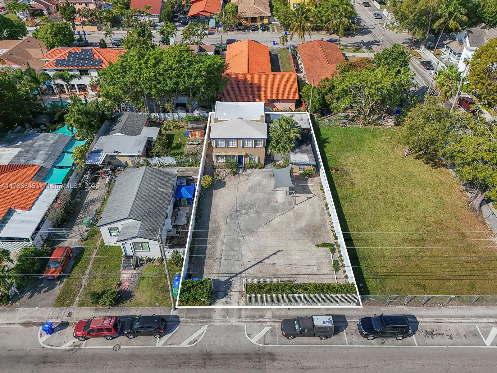 Income generating Duplex Prime investment opportunity Nestled in the historic and culturally rich neighborhood of Little Havana along Calle Ocho, this unique property is positioned
for multiple potential uses The Duplex consists of 3/2 on the main floor and 2/2 Second floor plus in law quarter with plenty of parking this versatile property caters to both investors and those seeking a primary residence with income potential. Easy to show
