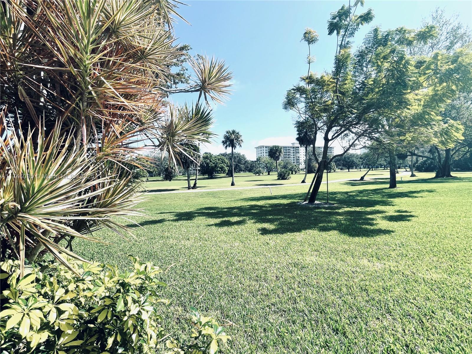 3800 Oaks Clubhouse Dr 112, Pompano Beach, Broward County, Florida - 3 Bedrooms  
2 Bathrooms - 