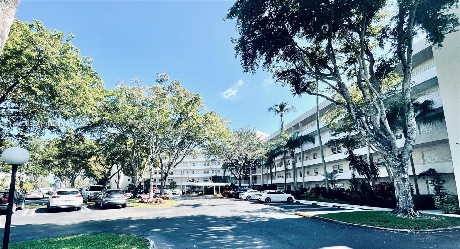 Rental Property at 3800 Oaks Clubhouse Dr 112, Pompano Beach, Broward County, Florida - Bedrooms: 3 
Bathrooms: 2  - $2,475 MO.