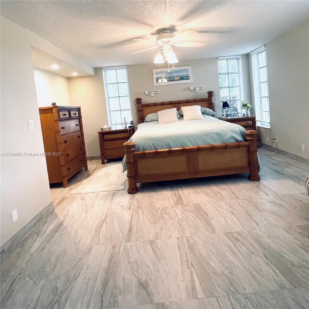 Rental Property at 3800 Oaks Clubhouse Dr 112, Pompano Beach, Broward County, Florida - Bedrooms: 3 
Bathrooms: 2  - $2,475 MO.
