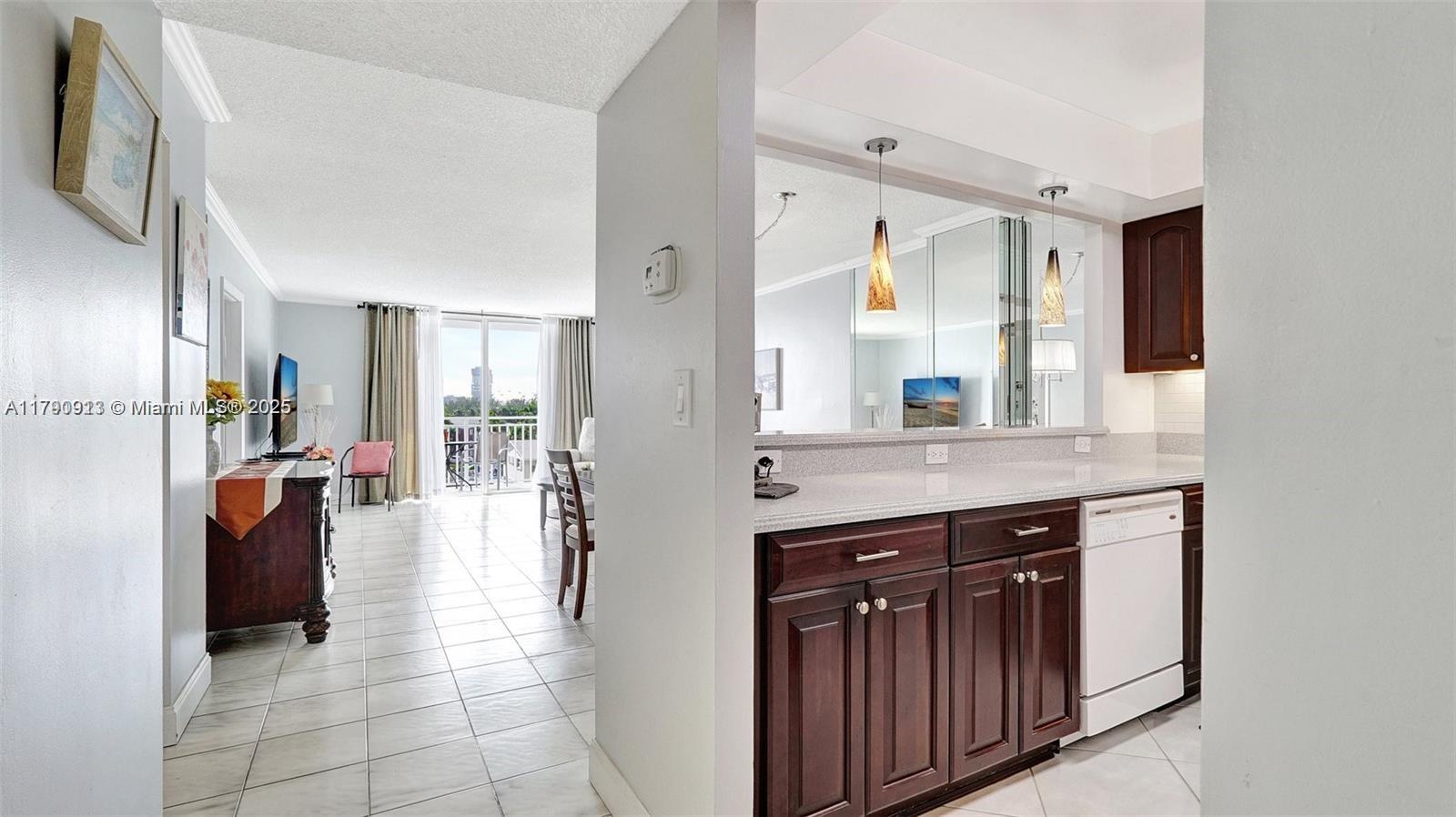 427 Golden Isles Dr 5J