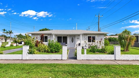 Photo of 17031 NW 41st Ave, Miami Gardens, FL 33055 (MLS # A12105601)