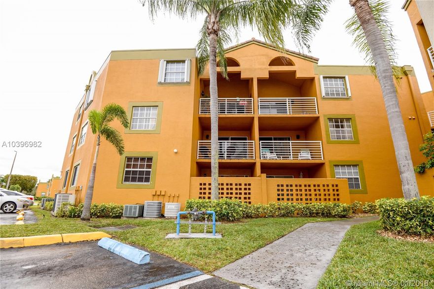 VERY NICE UNIT IN A VERY DESIRED AND CENTRALLY LOCATED FONTAINEBLEU AREA. THIS IS A PERFECT STARTED HOME OR PERFECT INVESTMENT PROPERTY, STEPS FROM MIAMI AIRPORT AND HIGHWAYS, LOTS OF AMENITIES AND GREAT LAYOUT. AC UNIT AND WASHER & DRYER RECENTLY REPLACED.
THIS UNIT IS TENANT OCCUPIED PLEASE CLICK ON SHOWING ASSIST FOR APPOINTMENTS. 24 IN ADVANCED.
EZ TO SHOW!!