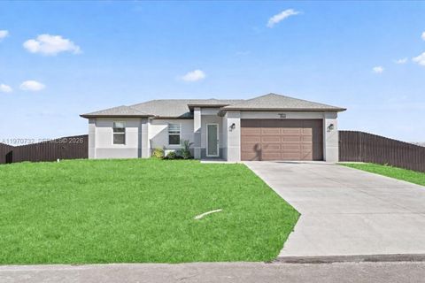 25 Diplomat Pkwy E Cape Coral FL 33909