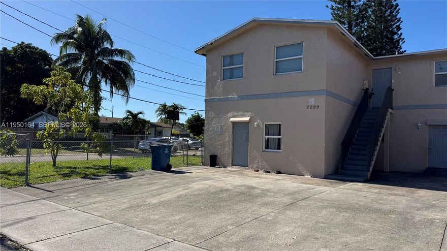 Excellent investment opportunity featuring this 5 unit multy family property, strong rental income, ideal for investors seeking steady cash flow, don't miss this excellent opportunity, call now. for showings please contact listing agent. All units have washer and dryer unit 1- 2 bedrooms 1 bathroom, unit 2- is 2 bedrooms 2 bathroom
unit 3- 3 bedrooms 2 bathroom on second floor, unit 4- 2 bedrooms 1 bathroom, unit 5- 3 bedrooms 1 bathroom