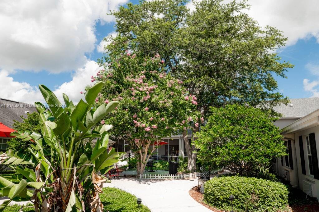 301 PENINSULAR DR