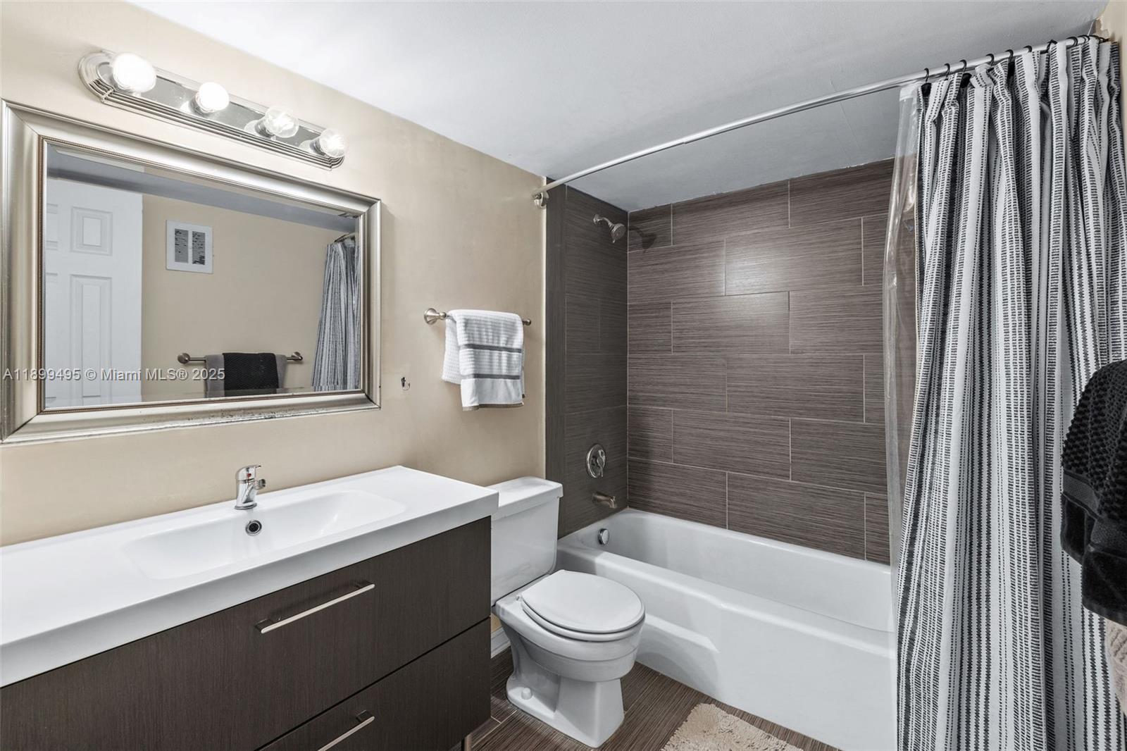 MANOR GROVE VILLAGE ONE I - Residential