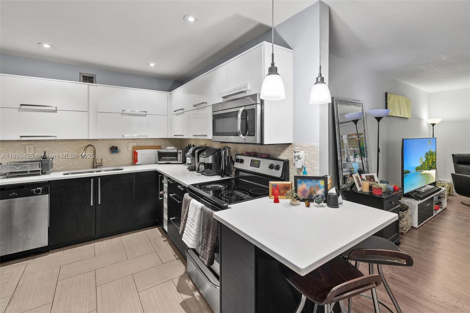 MANOR GROVE VILLAGE ONE I - Residential