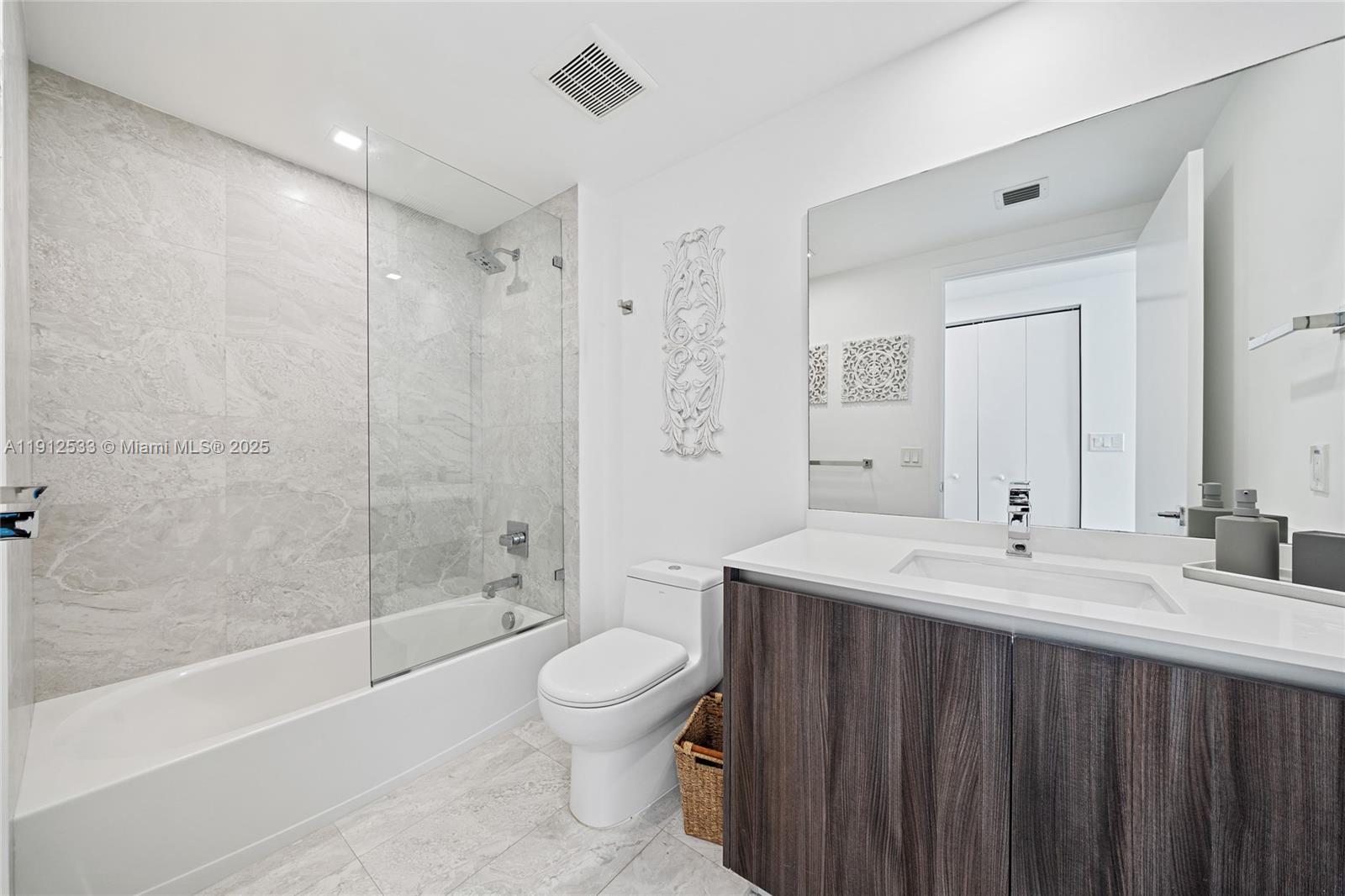 ARIA ON THE BAY CONDO - Residential Lease