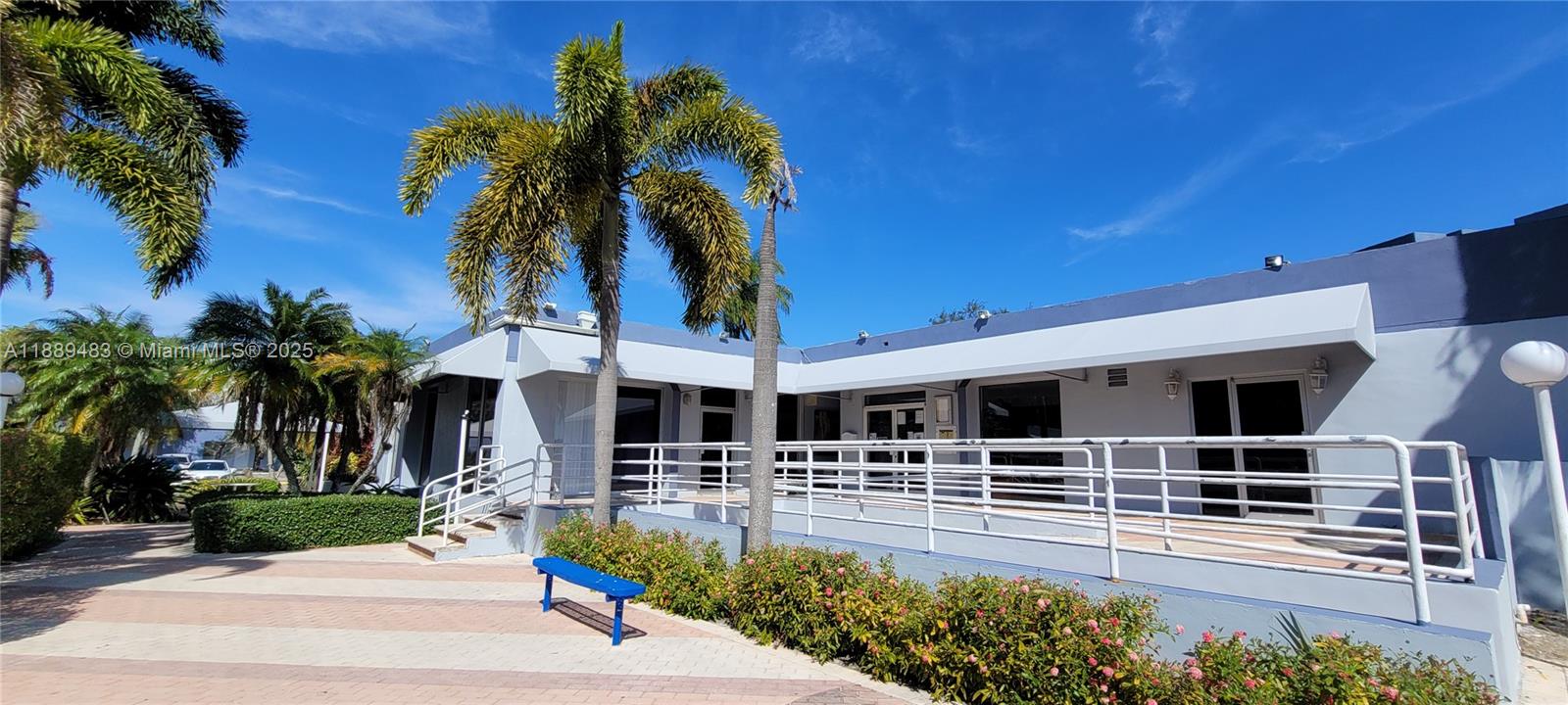 THE BEACH CLUB FONTAINEB - Residential