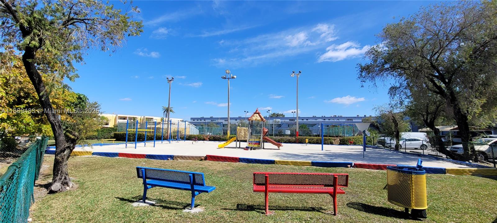 THE BEACH CLUB FONTAINEB - Residential