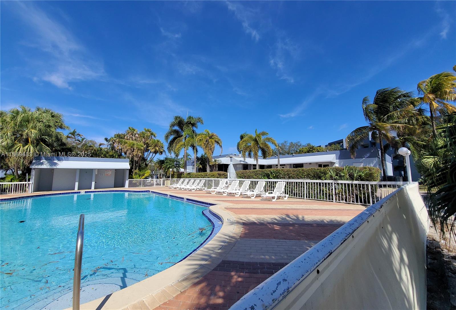 THE BEACH CLUB FONTAINEB - Residential