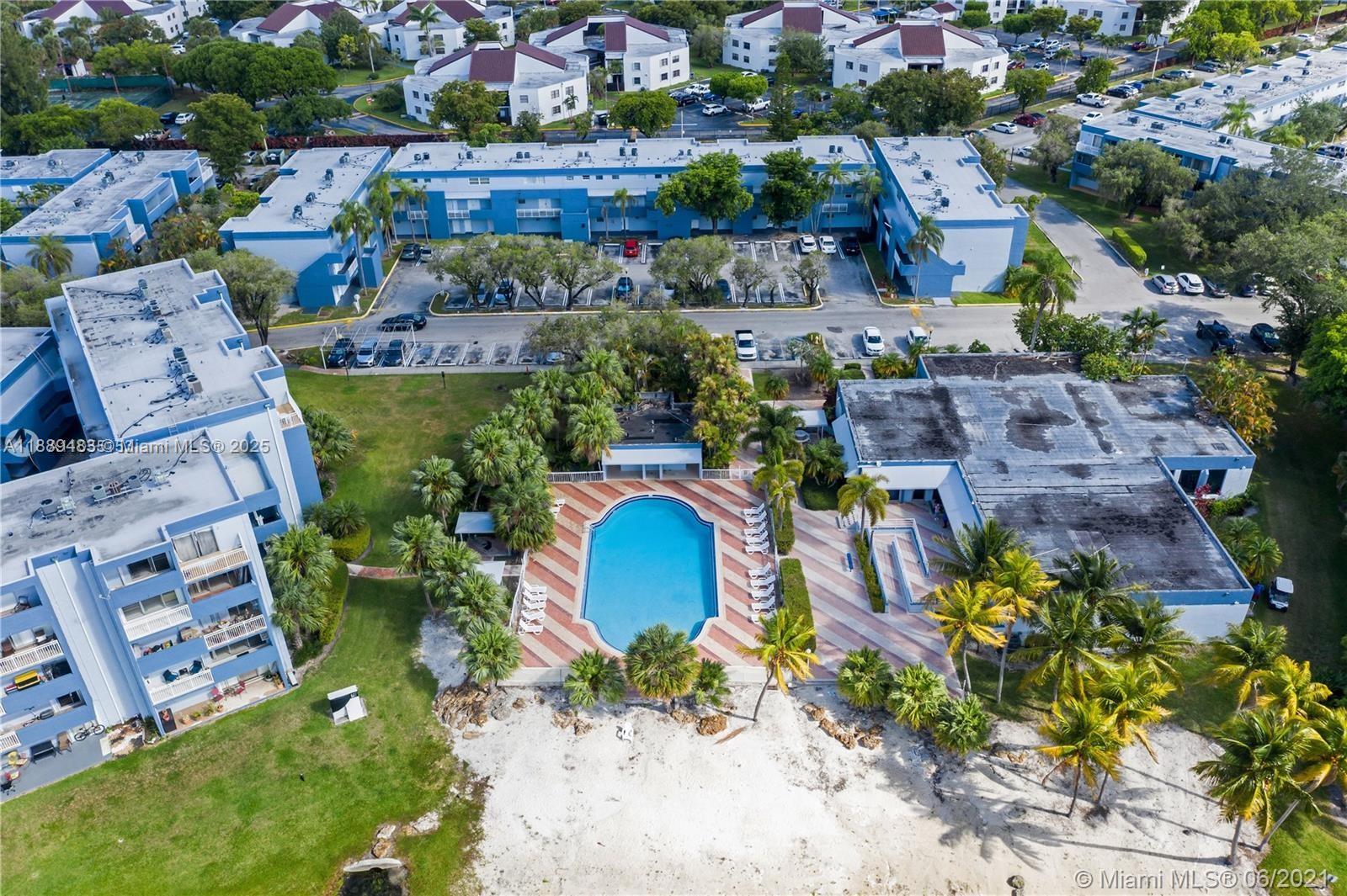 THE BEACH CLUB FONTAINEB - Residential