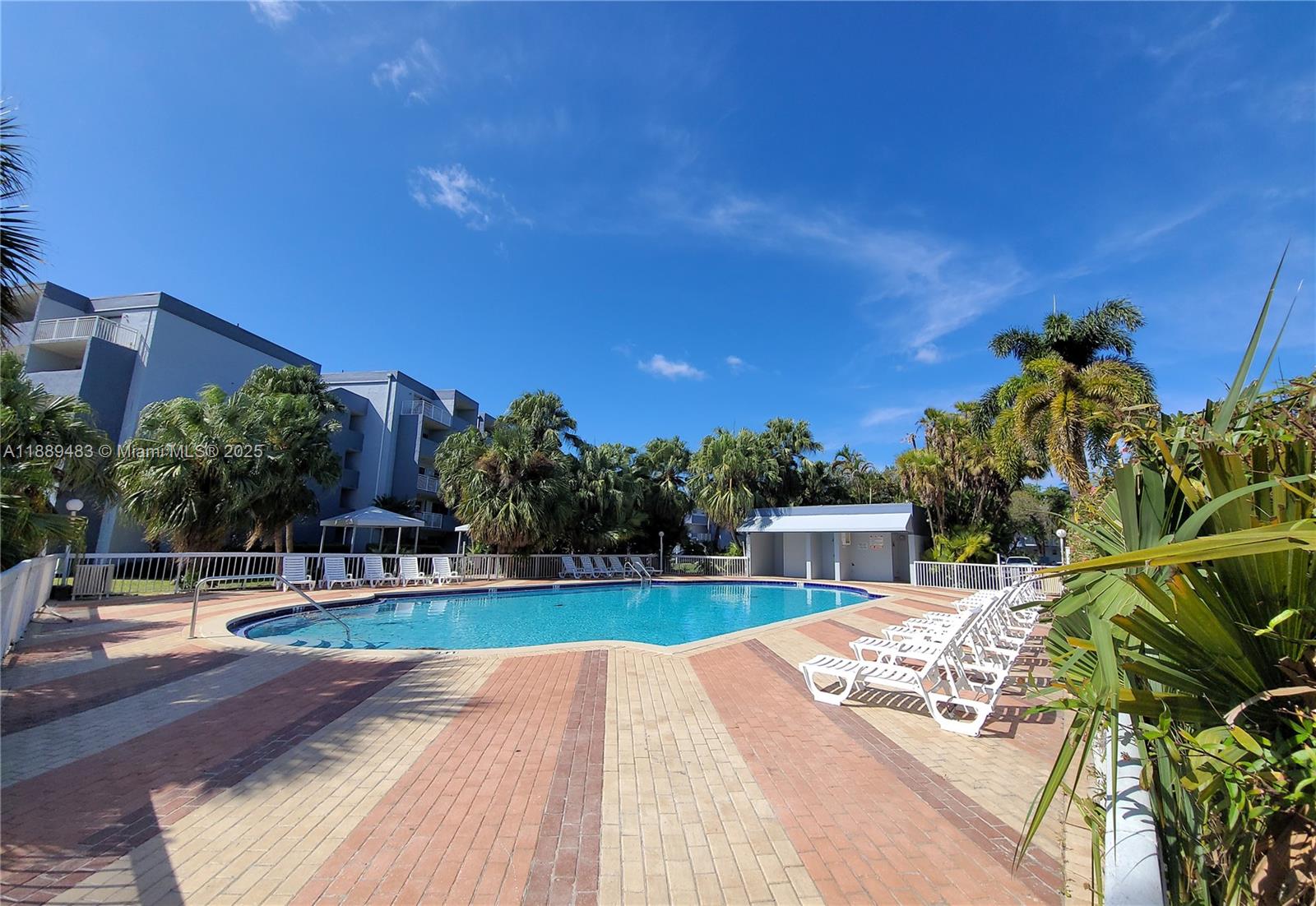 THE BEACH CLUB FONTAINEB - Residential