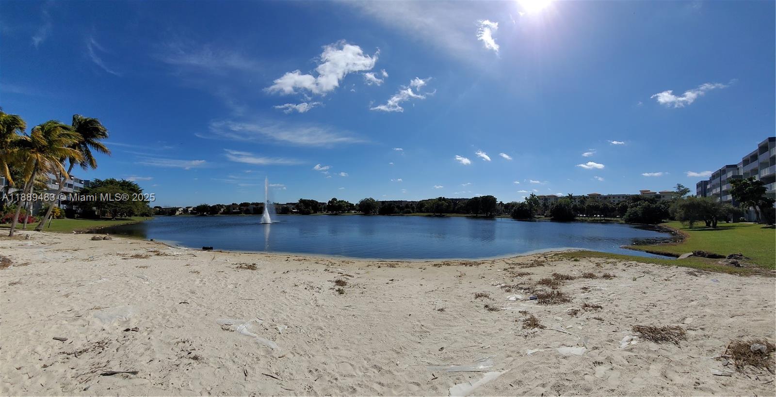 THE BEACH CLUB FONTAINEB - Residential