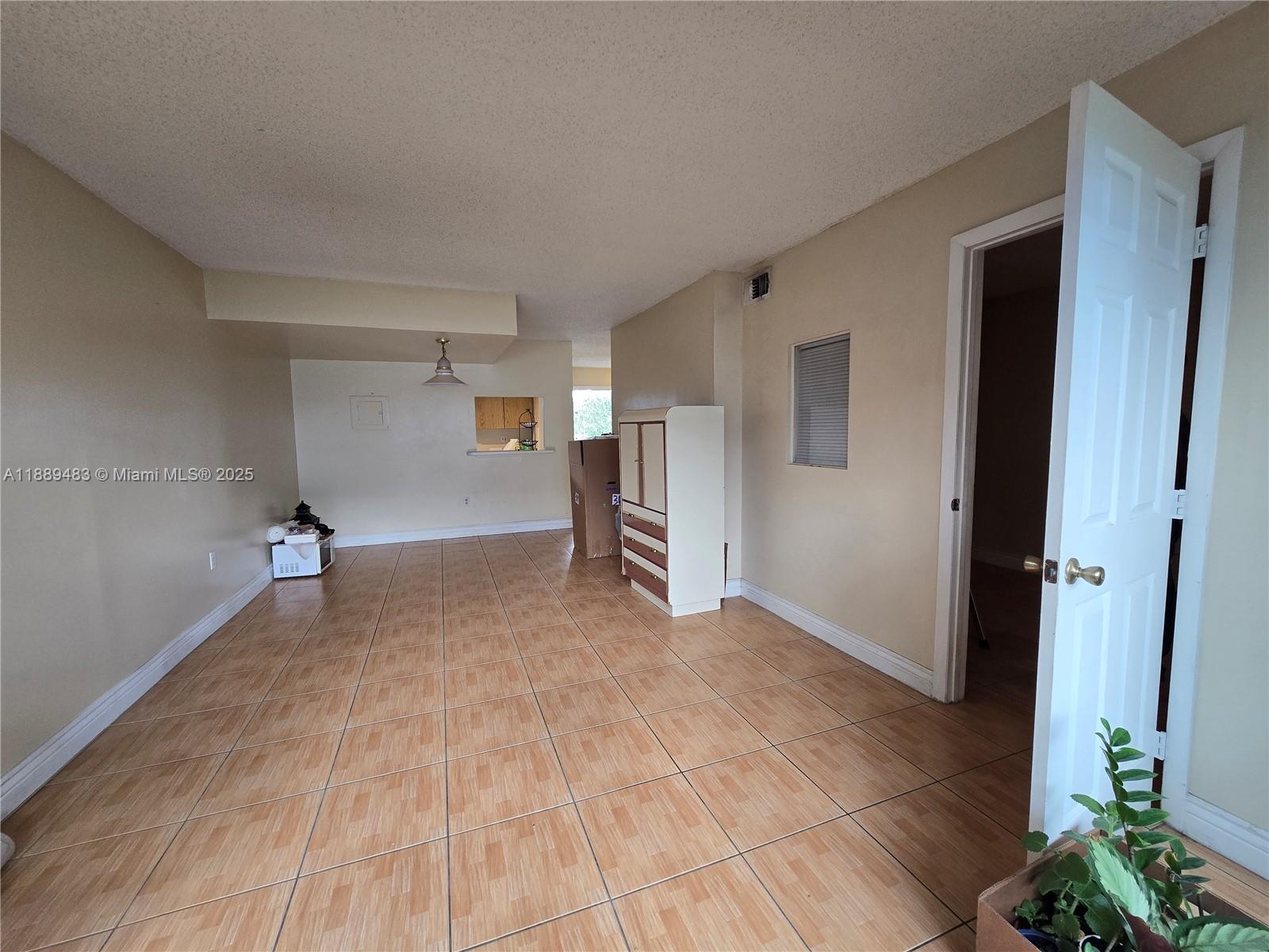 THE BEACH CLUB FONTAINEB - Residential