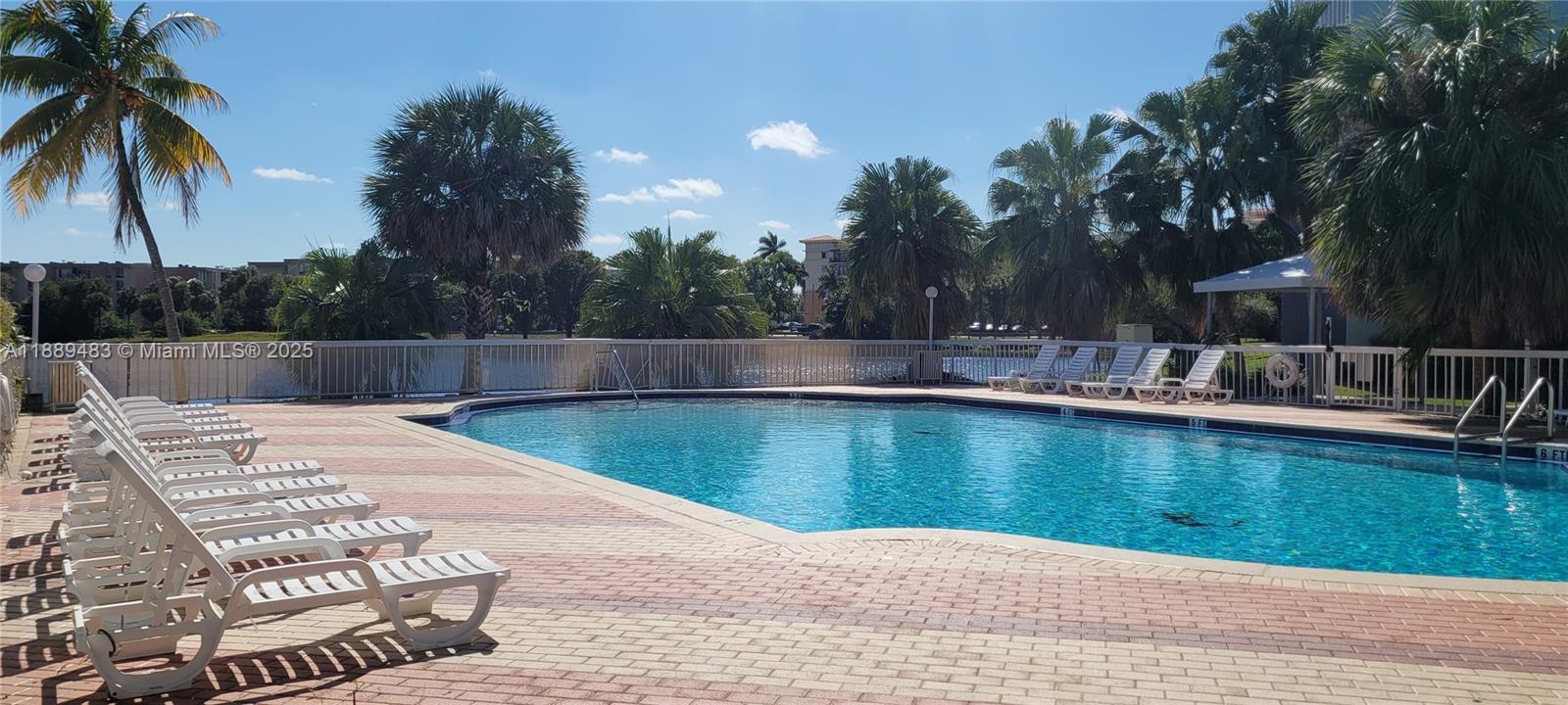 THE BEACH CLUB FONTAINEB - Residential