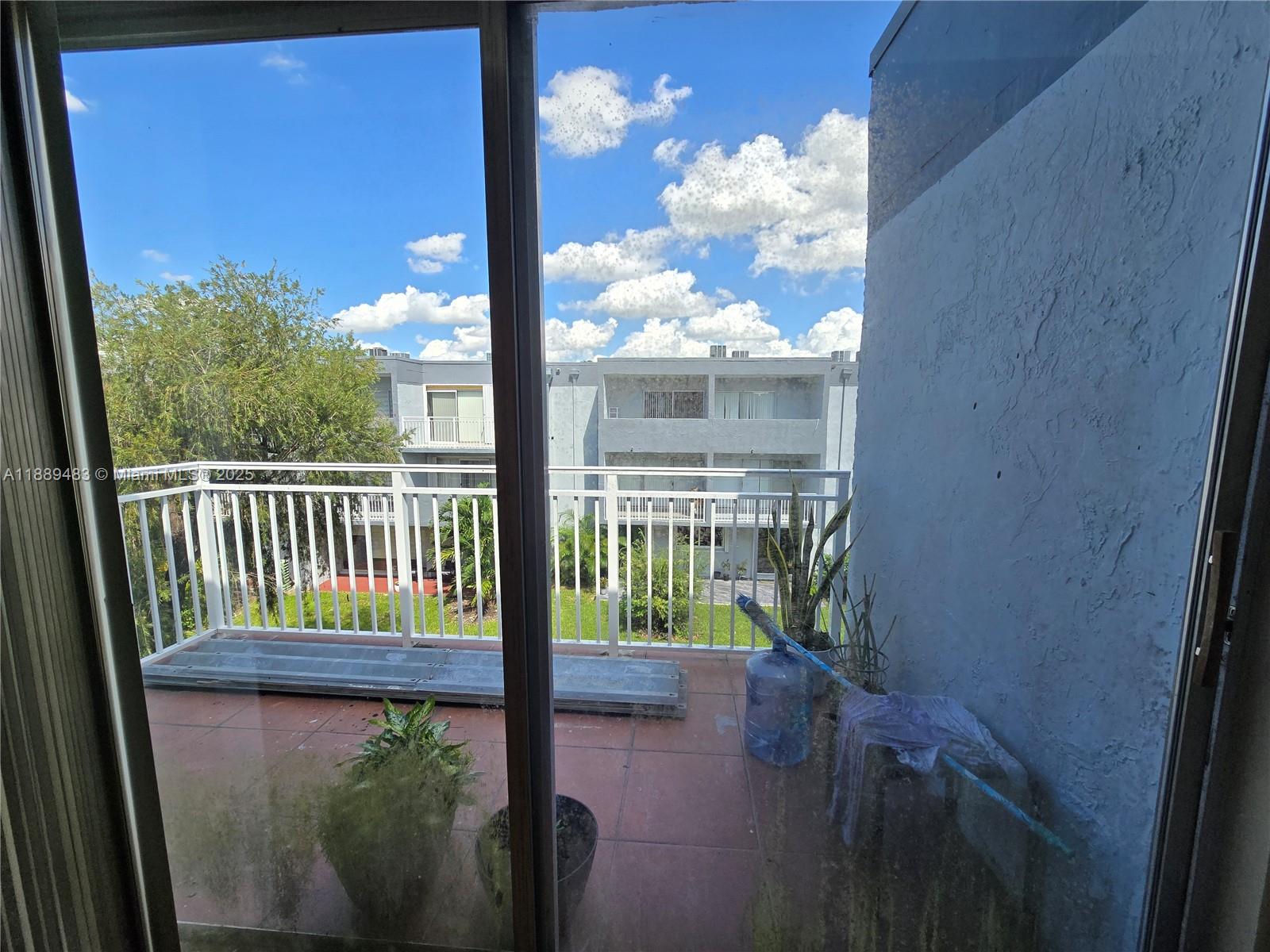 THE BEACH CLUB FONTAINEB - Residential