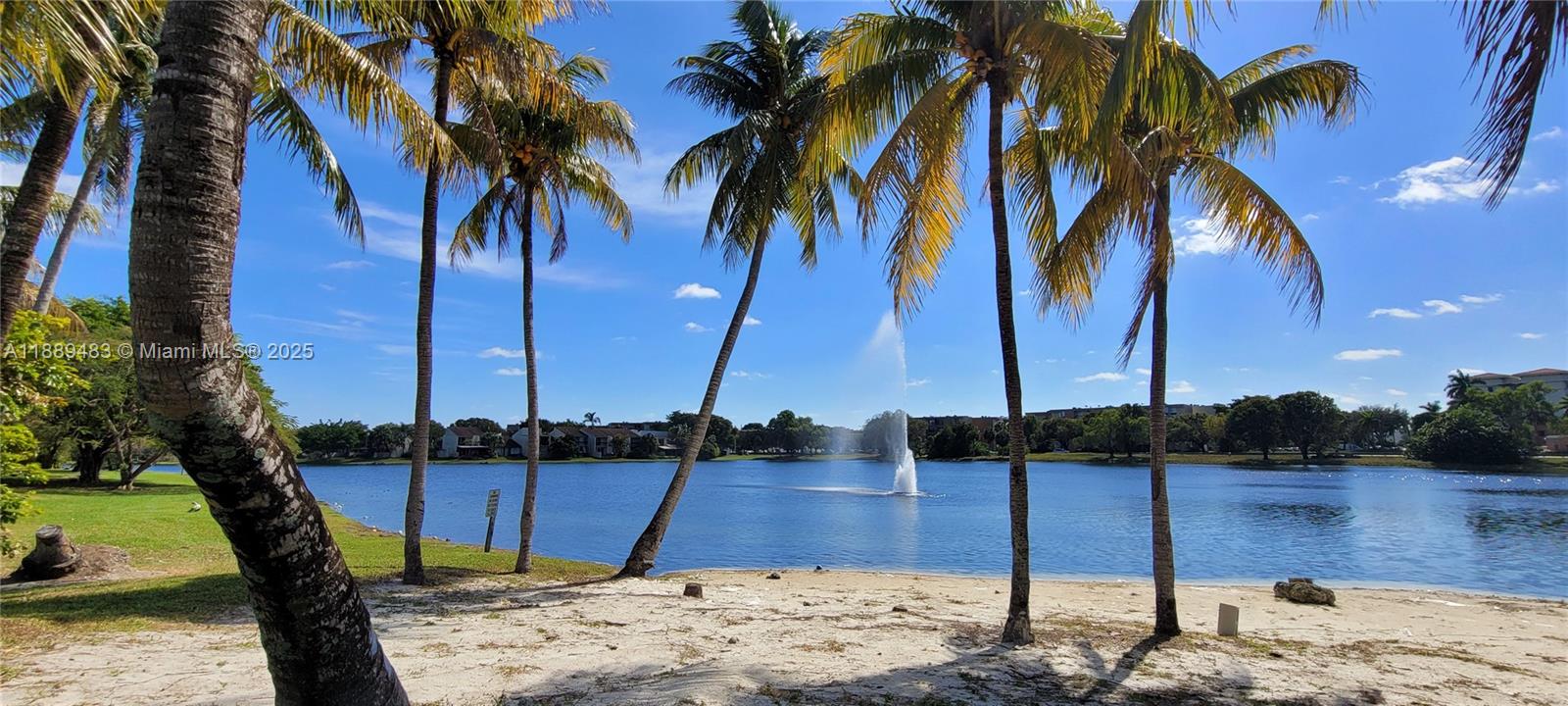 THE BEACH CLUB FONTAINEB - Residential