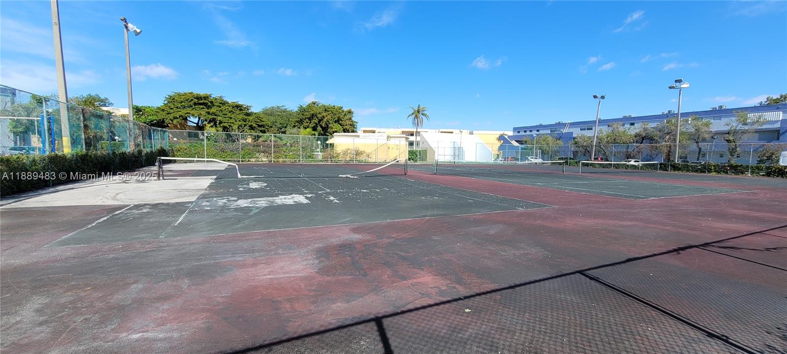 THE BEACH CLUB FONTAINEB - Residential