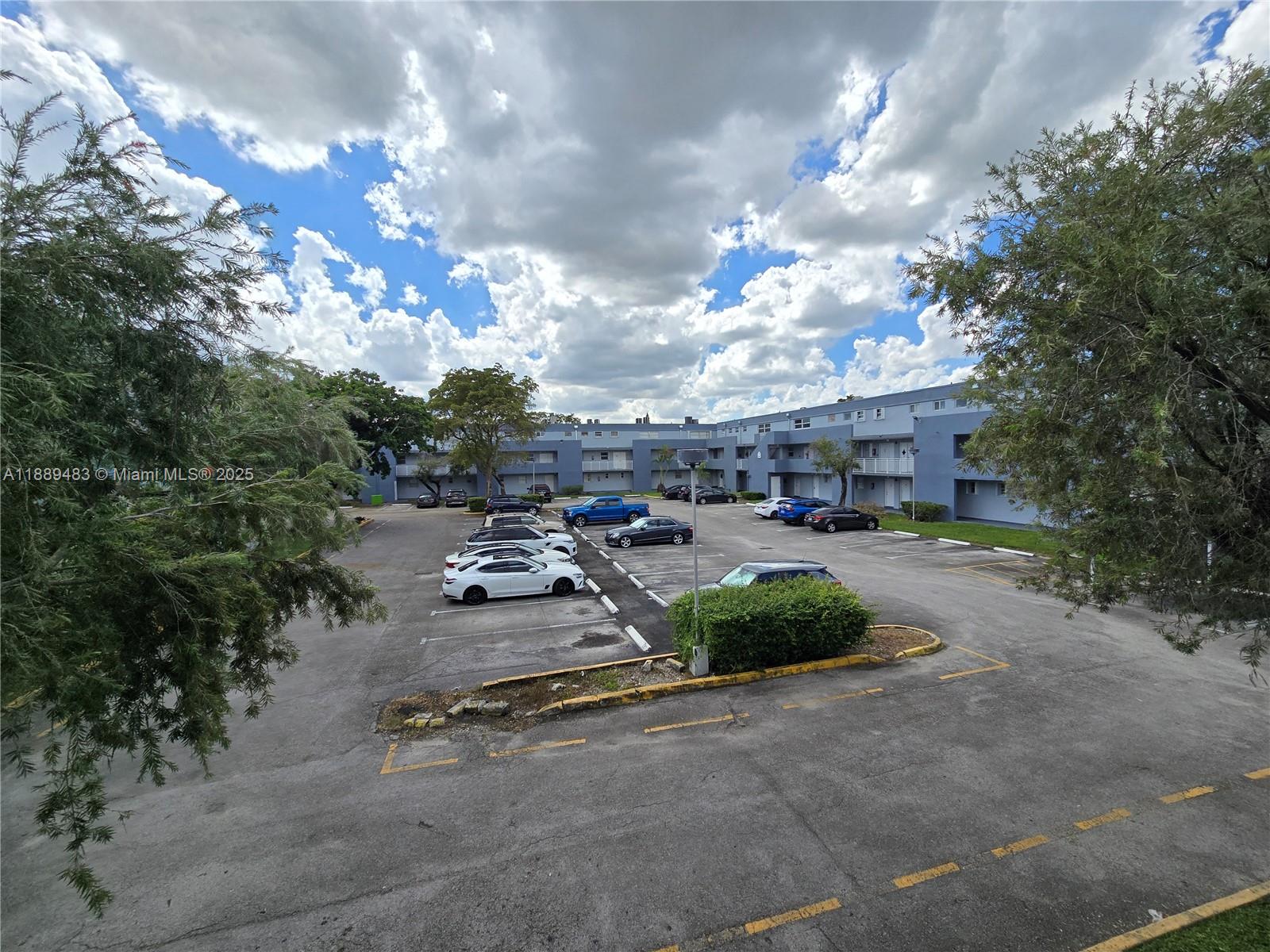 THE BEACH CLUB FONTAINEB - Residential