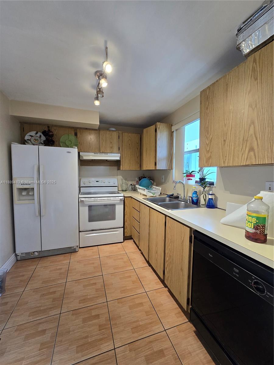 THE BEACH CLUB FONTAINEB - Residential