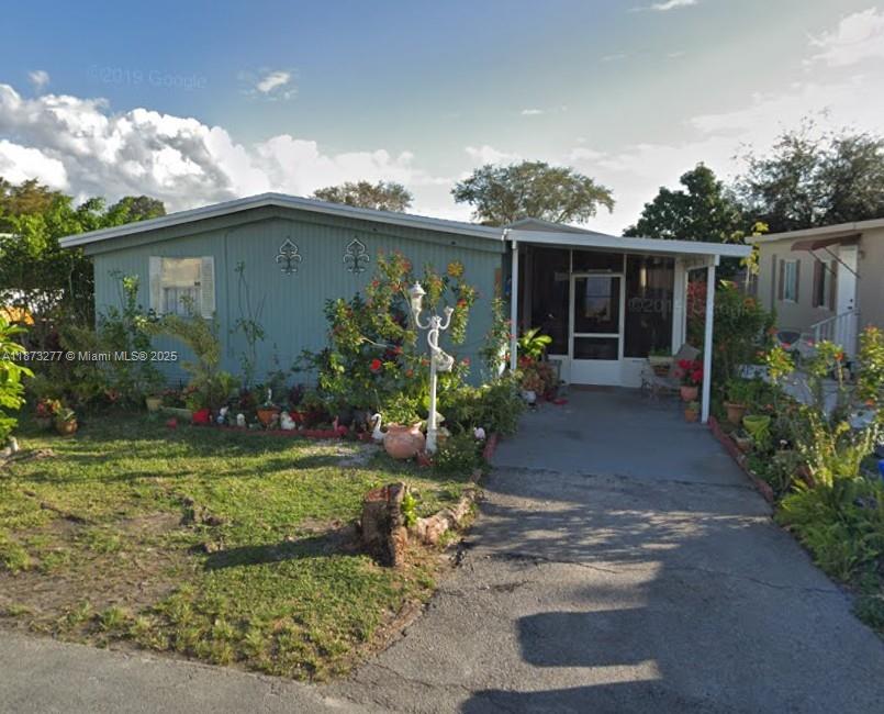 Located in the fabulous Heritage City Community. This home features 4 bedroom and 2 bathrooms. Inside you will find an open living concept, updated all around. With a little TLC, this home will be an A1 residence! Conveniently located near schools and shopping centers. The park offers a variety of amenities to including a Clubhouse, (2) Pool areas, a Playground, a Basketball court and a Recreation area.