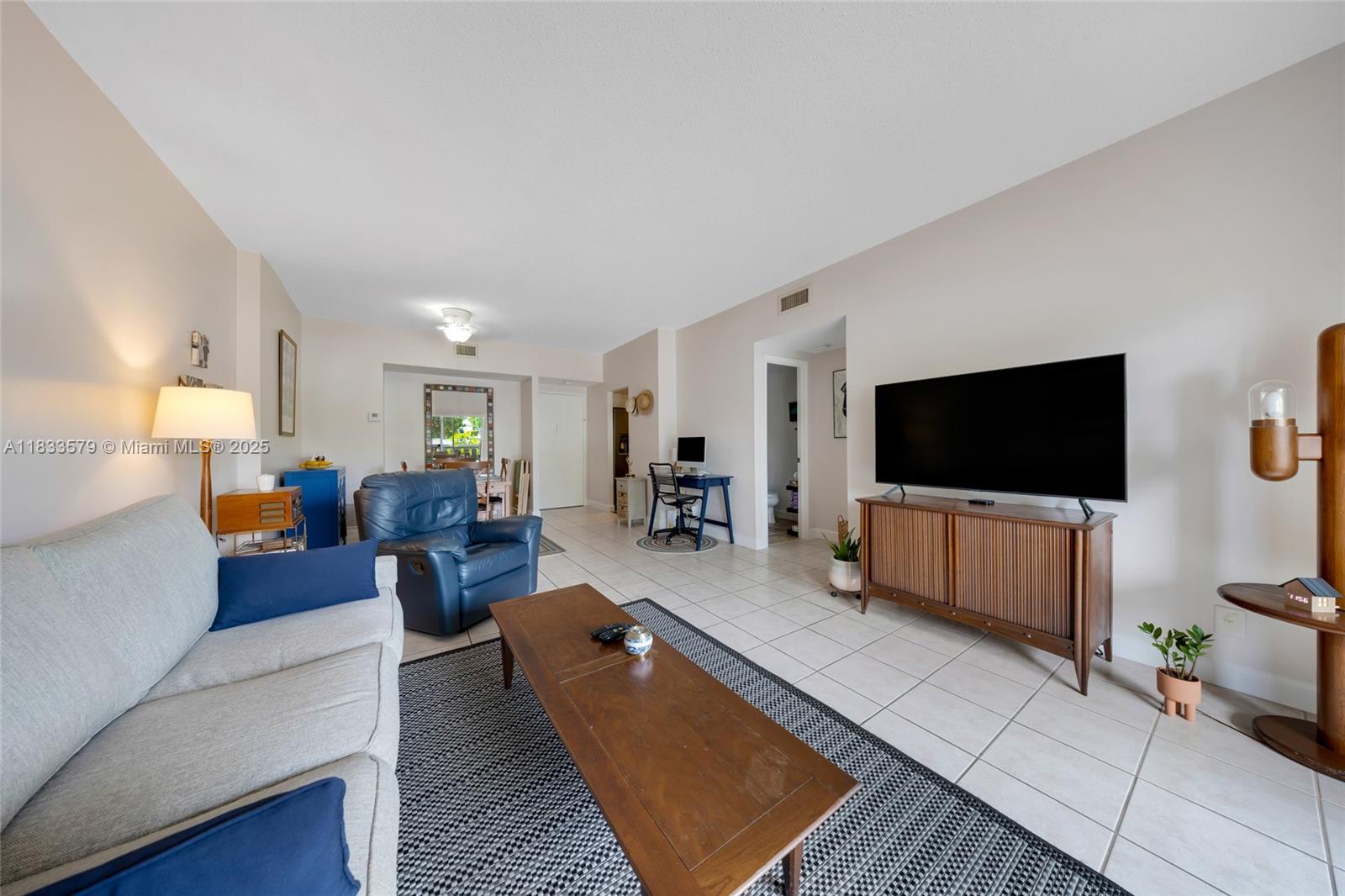 4330 Hillcrest Dr 104