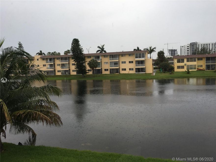 Great location in Aventura. Walking distance to Aventura Mall, supermarket .Restaurants ,Banks, Pharmacies.  Water view. New floors, new appliances. Very bright unit. One bedroom 1.5 baths
There is a tenant with a year lease $1250. The condo it is located right next to the club House.