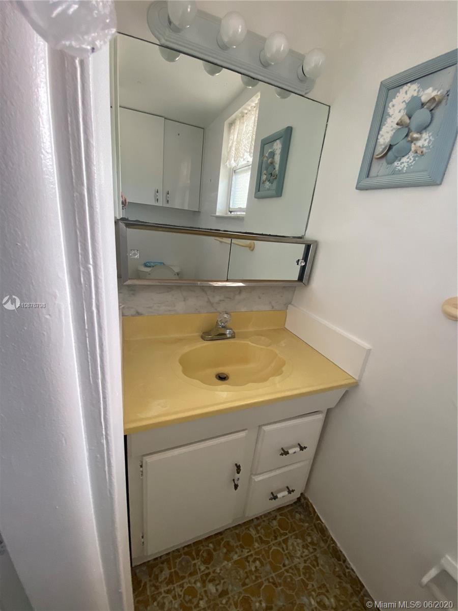BISC LAKE GARDENS NO 2 BL - Residential