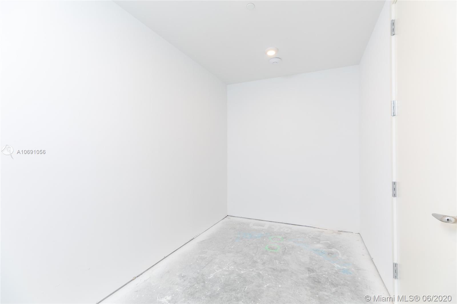 JADE SIGNATURE CONDO - Residential