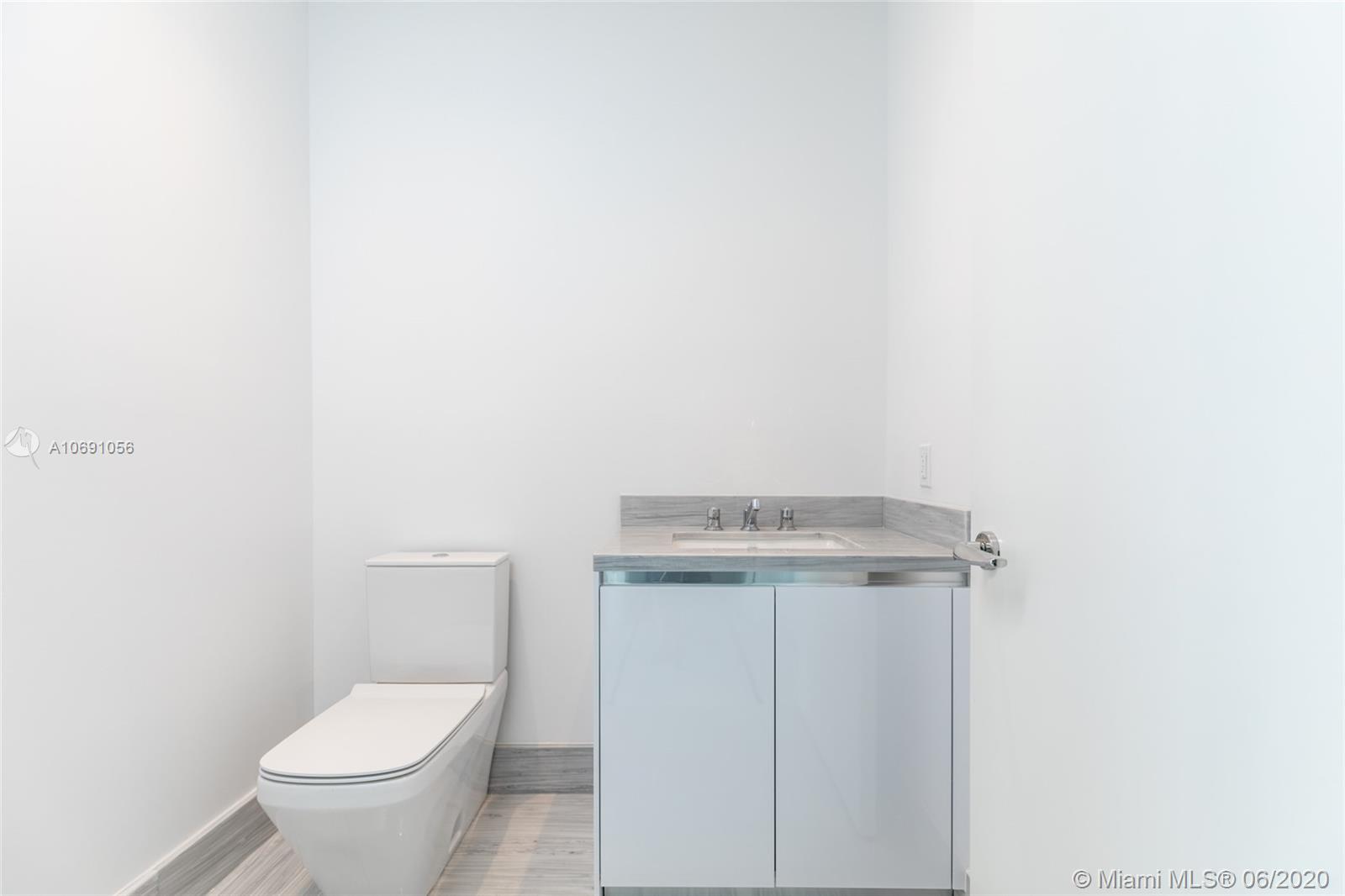 JADE SIGNATURE CONDO - Residential