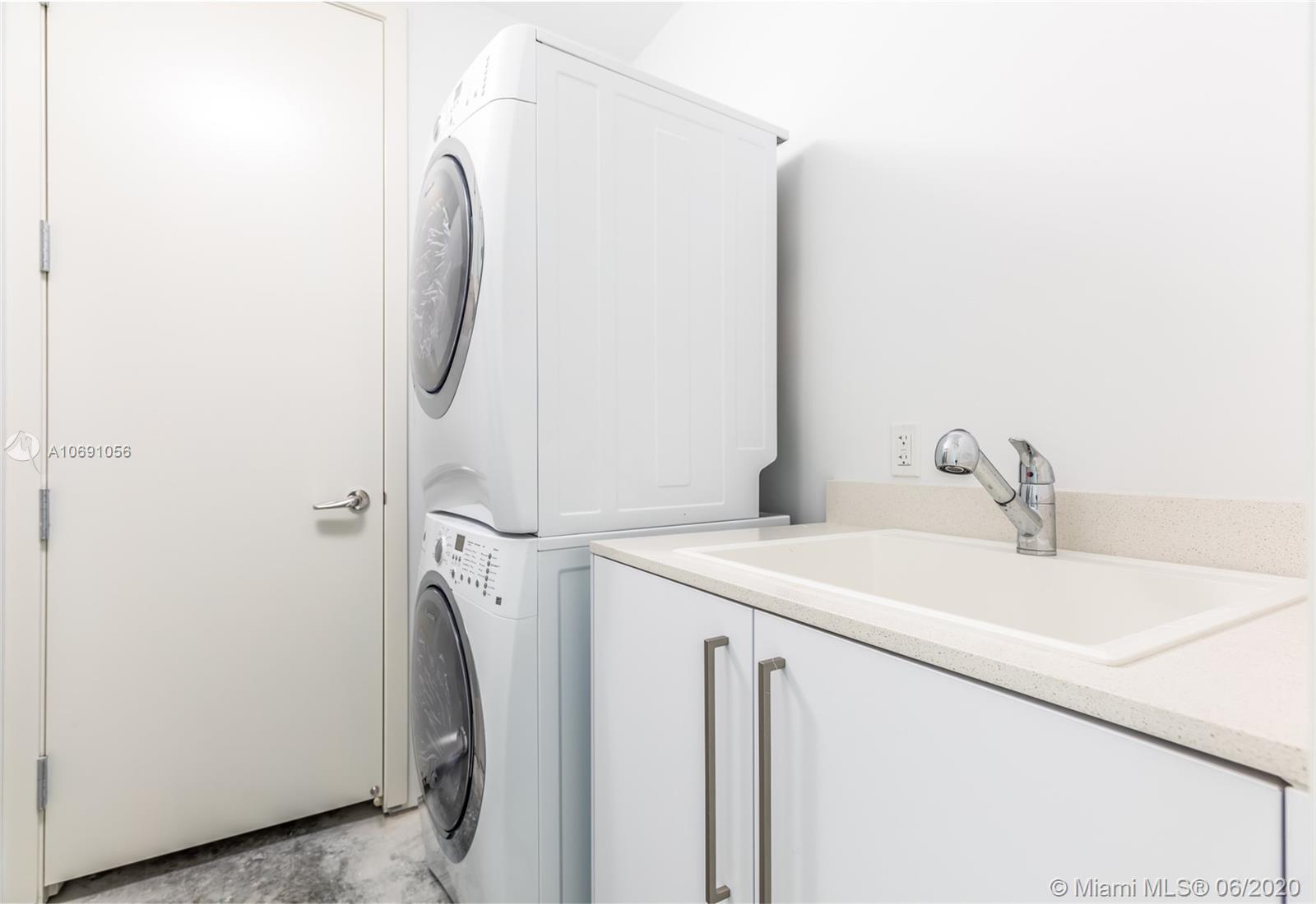 JADE SIGNATURE CONDO - Residential