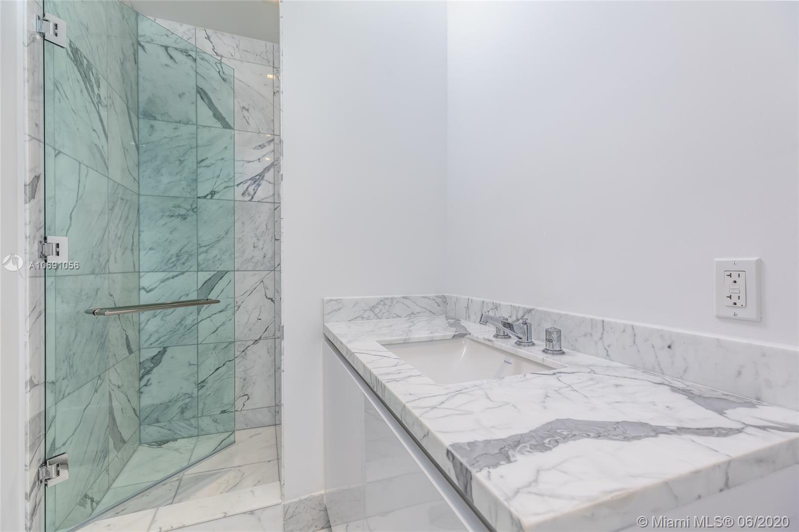 JADE SIGNATURE CONDO - Residential