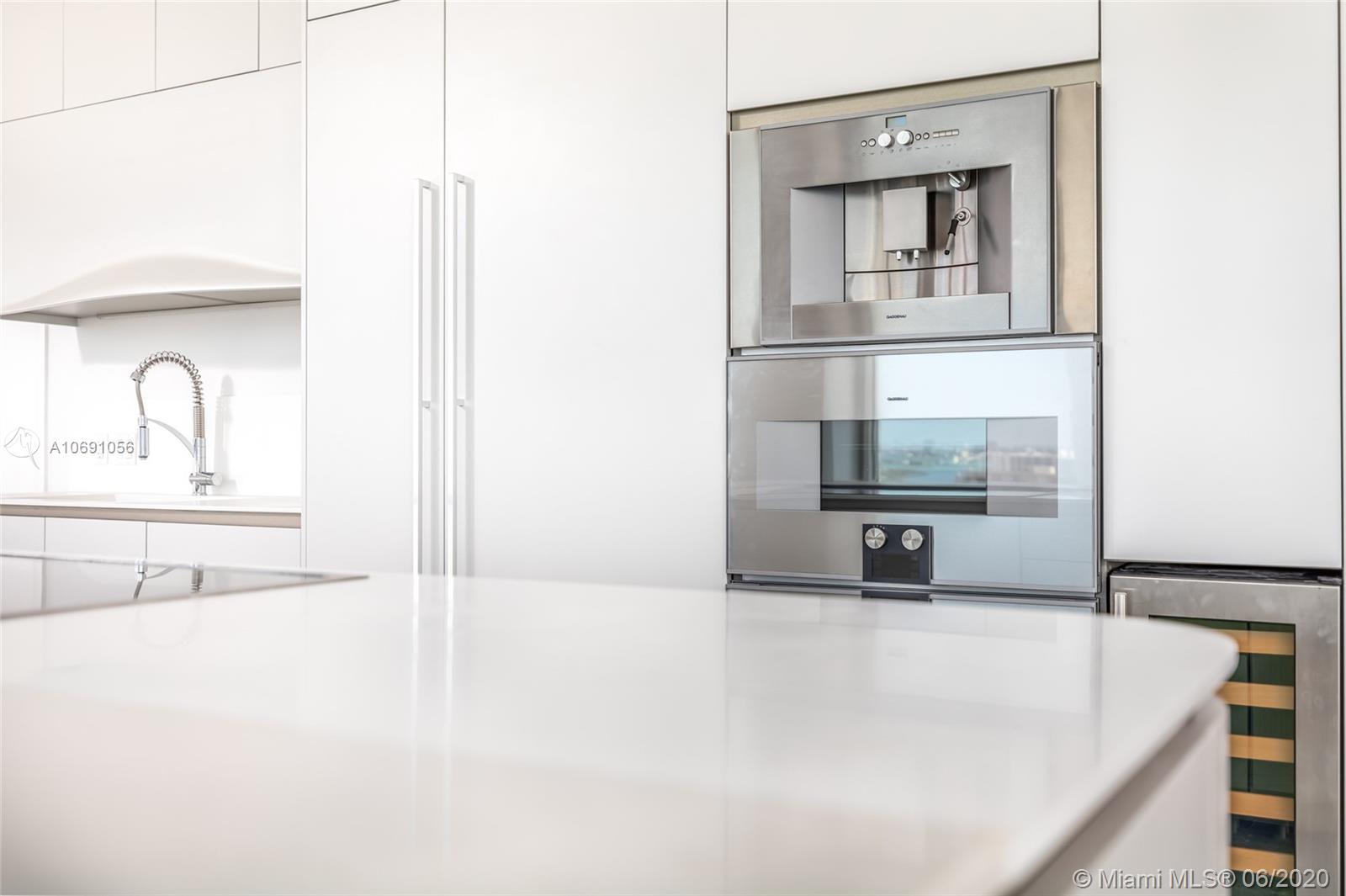 JADE SIGNATURE CONDO - Residential