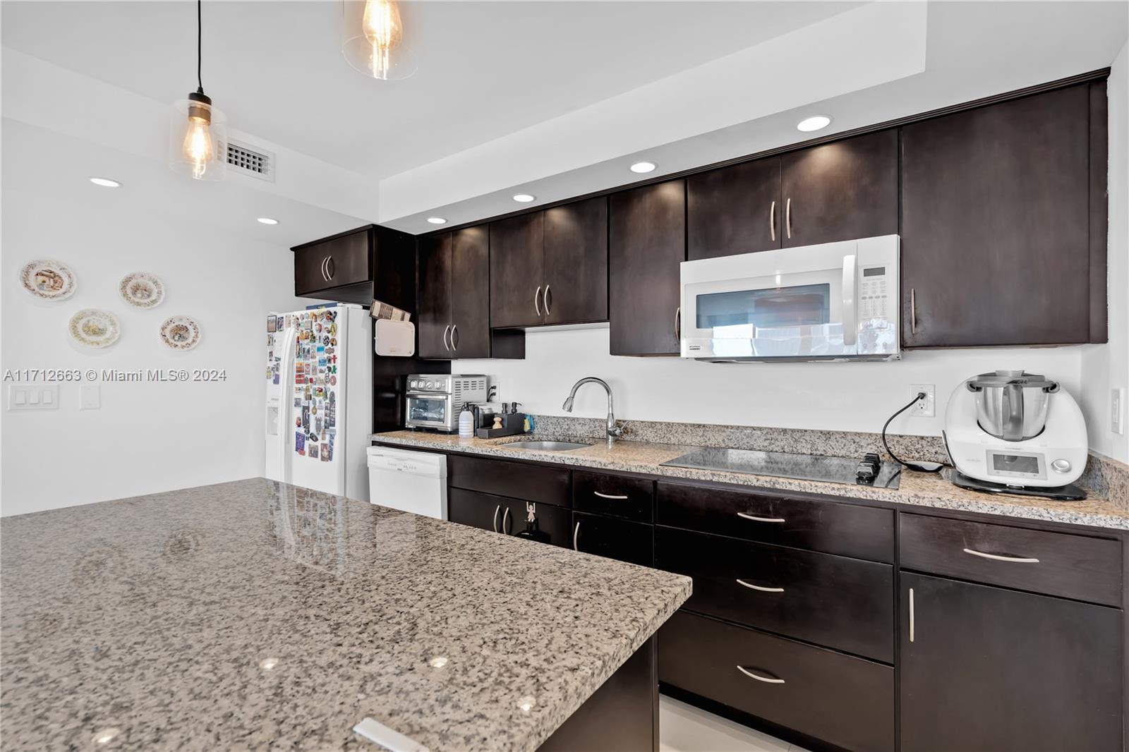 CHARTER CLUB CONDO - Residential Lease