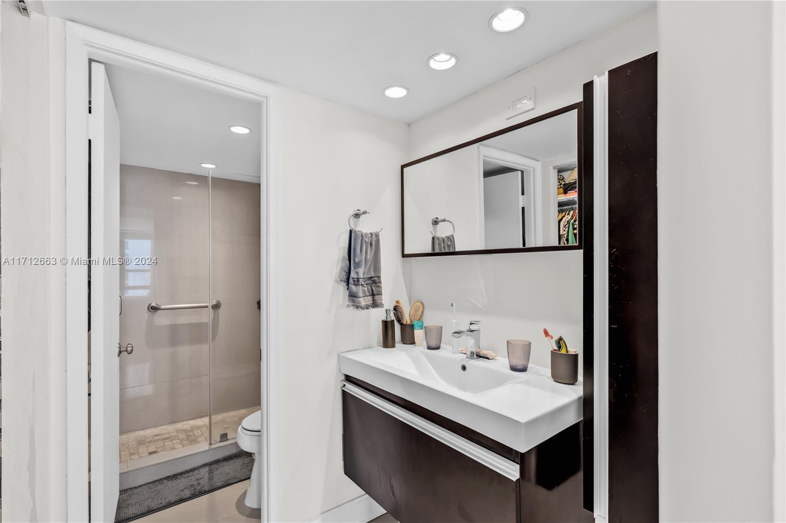 CHARTER CLUB CONDO - Residential Lease