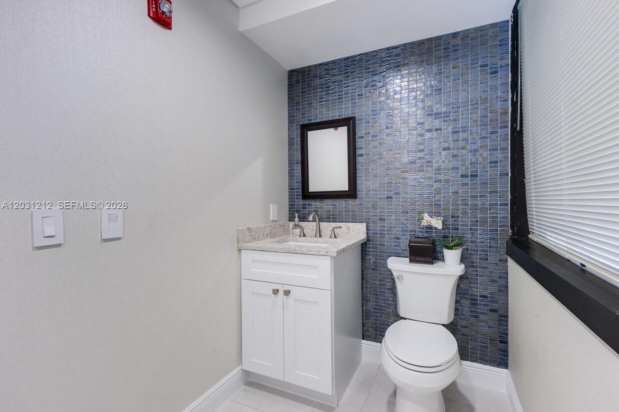 200 S Andrews Ave 302-303