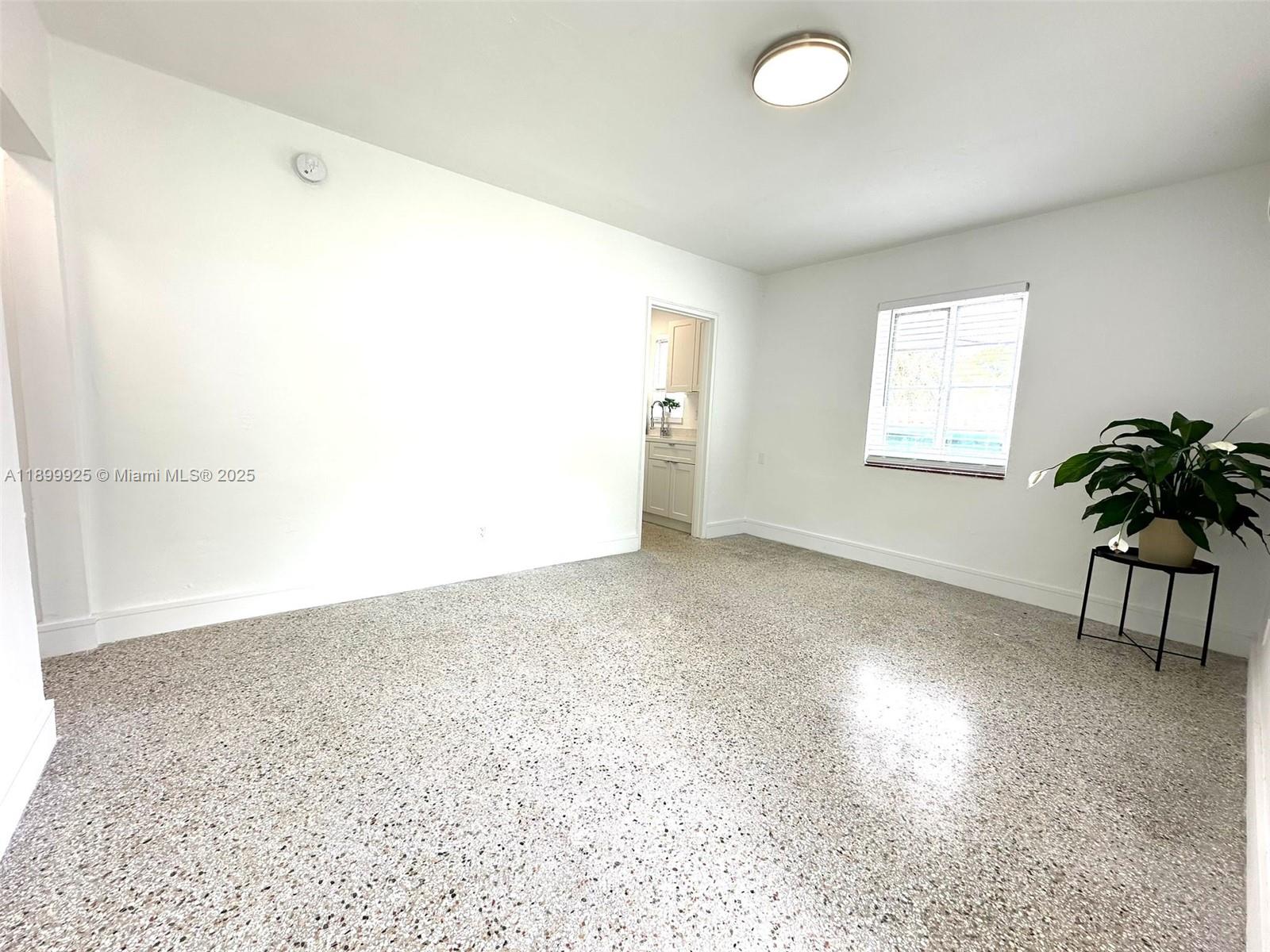 LAUDERDALE - Residential Lease